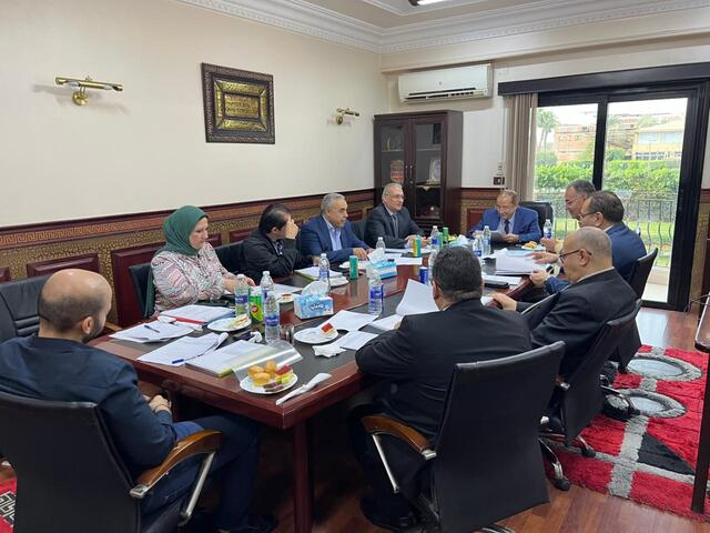 تكريم السيد الأستاذ الدكتور /هشام البطش عميد المعهد لاختيار سيادته ضمن أفضل 2% من الباحثين على مستوى العالم